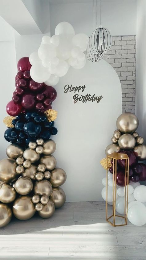 Balloon Decorations Videos, Birthday Balloon Backdrop Ideas, Arch Backdrop With Balloons, 55th Birthday Decorations, Simple Balloon Decoration, Birthday Decoration Ideas, Graduation Party Backdrops, Birthday Party Decorations For Adults, Birthday Decorations For Men