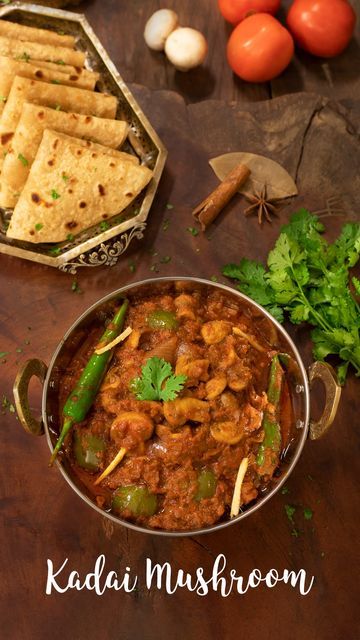 Kadai Mushroom, Gravy Mushroom, Mushroom Curry, Indian Bread, Mushroom Gravy, Red Chili Powder, Chapati, Vegetarian Cooking, Sliced Mushrooms