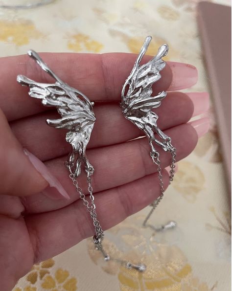 Earring Aesthetic Grunge, Fairy Earrings Aesthetic, Winx Core, Grunge Fairy Aesthetic, Wing Ear Cuff, Fairycore Jewelry, Hanging Earring, Elf Cosplay, Whimsical Accessories