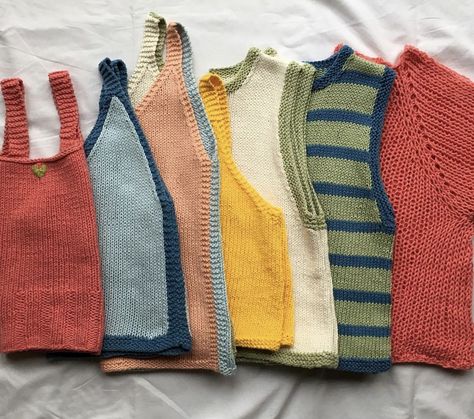 Knit Summer Outfit, Summer Knit Projects, Summer Knit Outfit, Knit Tops Outfit, Knitting Summer Tops, Knitted Summer Tops, Knit Top Summer, Summer Knitting Projects, Summer Knit Top