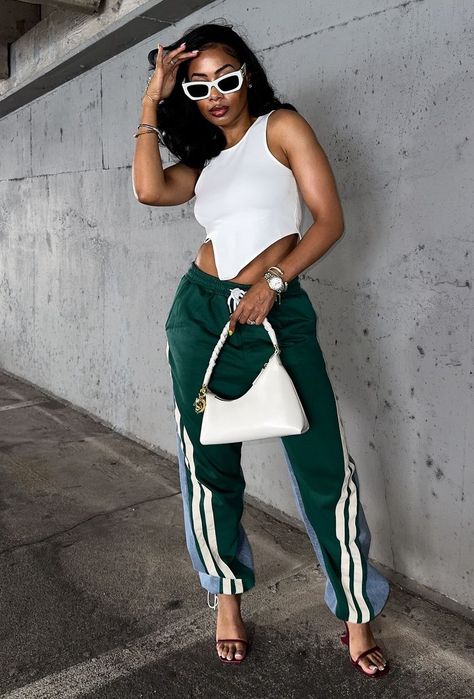 Green Sweatpants Outfit Black Women, Green And White Outfit Black Woman, Green Side Stripe Pants For Streetwear, Trendy Green Streetwear Joggers, Green Sporty Sweatpants With Letter Print, Green Outfit, Cute Casual Outfits, Black Women, Casual Outfits