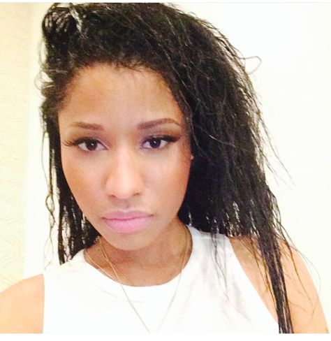 16/05/2014 Nicki Minaj Without Makeup, Harajuku Barbie, Nicki Minaj Barbie, Nicki Minaj Photos, Nicki Minaj Pictures, Glowing Face, Female Rappers, Natural Face, Without Makeup