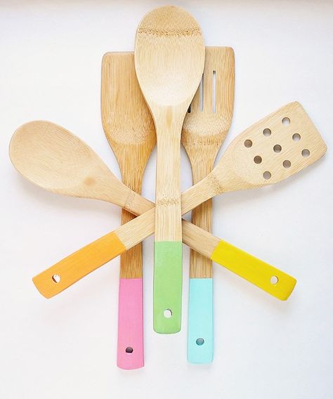 Spring DIY's Diy Kitchen Gifts, Wood Kitchen Utensils, Diy Joy, Weekend Crafts, Handmade Holiday Gifts, Diy Kitchen Decor, Quick Crafts, Diy Decor Ideas, Kitchen Gift