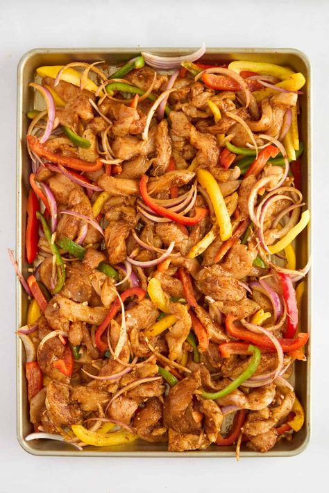 Skip the restaurant options, and make this homemade sheet pan chicken fajitas recipe with a homemade seasoning in 30 minutes instead! Dinner Recipes To Impress, Dinner Recipes Romantic, Dinner Romantic, Sheet Pan Chicken Fajitas, Chicken Fajitas Recipe, Fajita Seasoning Mix, Homemade Fajita Seasoning, Homemade Valentine, Food Dolls