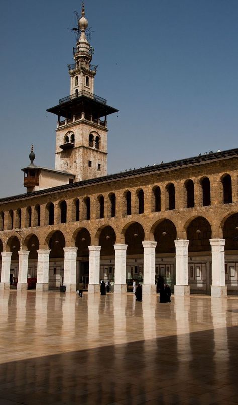 Photo of a Syrian mosque Ancient Damascus, Comercial Interior Design, Umayyad Mosque, India Palace, Damascus Syria, Ancient Greek Architecture, Mosque Architecture, Grand Mosque, House With Porch