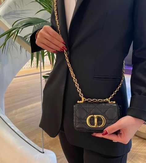 Dior Micro Bag, Dior Bag Outfit, Dior Crossbody Bag, Dior Caro, Street Style Bags, Micro Bag, Yay Or Nay, Luxury Girl, Dior Addict