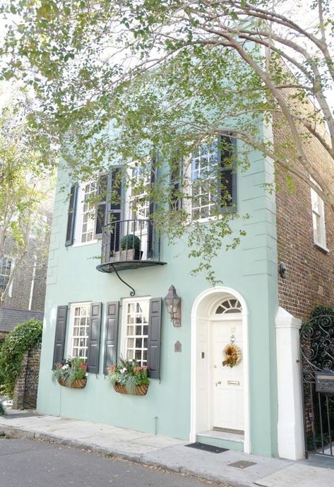 Exterior House Paint Color Combinations, Exterior Paint Colors For House, Casa Exterior, Cute House, House Paint Exterior, Exterior Paint Colors, Window Boxes, Girls Weekend, Dream House Exterior