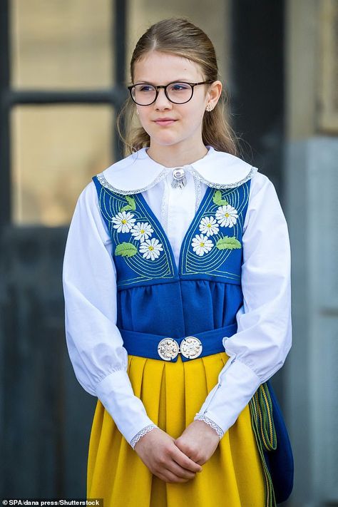 Princess Sophia Of Sweden, Princess Estelle Of Sweden, Queen Kristina Of Sweden, Princess Astrid Of Sweden, Peasant Costume, Money Clothes, Ethnic Beauty, Queen Of Sweden, Princess Isabella Of Denmark 2022