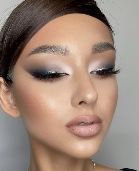 Grey And Black Makeup Ideas, Makeup With Black Sparkly Dress, Make Up Looks For Grey Dress, Black White And Silver Makeup, Black And Silver Glitter Eyeshadow, Grey And Silver Eye Makeup, Black And Grey Eyeshadow Looks, Makeup For Black And Silver Outfit, Prom Makeup For Grey Dress