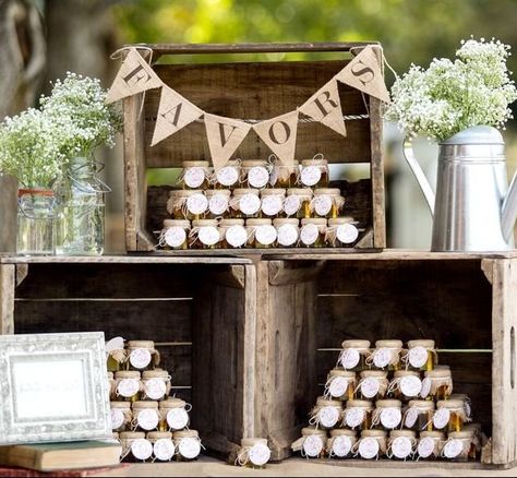 Rustic Cupcake Stands, Wedding Diys, Rustic Cupcakes, Trendy Wedding Favors, Favor Table, Stand Feria, Wedding Favor Table, Honey Wedding Favors, Wedding Favors And Gifts