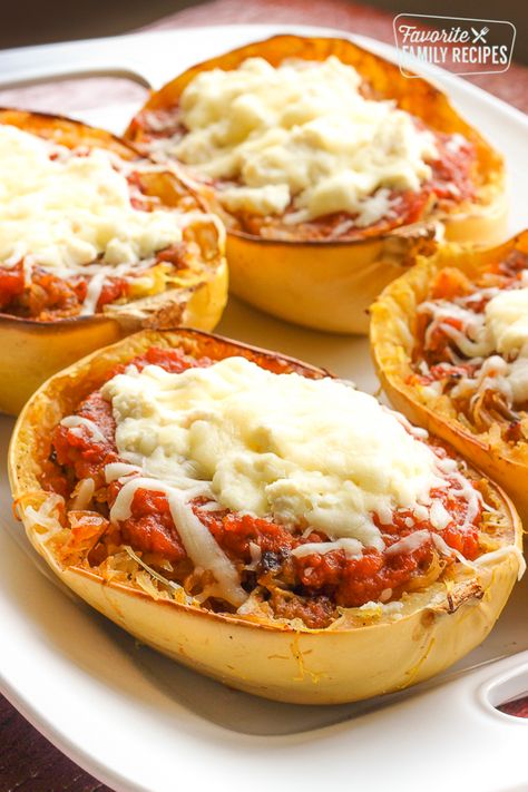 Spaghetti Squash Lasagna Stuffed Spaghetti Squash, Spaghetti Squash Lasagna, Pasta E Fagioli Soup, Squash Lasagna, Spaghetti Squash Recipes, Pasta E Fagioli, Homemade Marinara, Italian Dinner, Lasagna Recipe