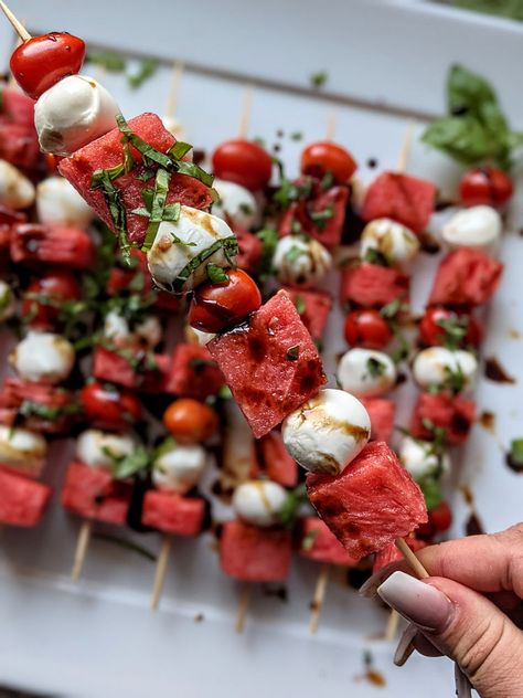 These Watermelon Caprese Skewers are the perfect, refreshing twist on the classic caprese salad. Watermelon, fresh mozzarella, tomatoes and a balsamic drizzle topped with fresh basil all ready to eat on a skewer. These are sure to be one of the best gluten-free appetizers you will have this summer! Hope you ENJOY!!! Appetizers No Cook, Easy Skewer Appetizers, Watermelon Caprese, Easy Skewers, Salad Watermelon, Easy Summer Recipes, Summer Appetizer Recipes, Summer Appetizers, Balsamic Drizzle