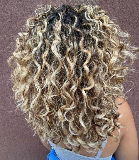 Rezo Cut Curly Hair Before And After, Perm Thick Hair, Blonde Curly Hair With Lowlights, Blonde Balayage Curly Hair Natural Curls, Small Curls Hairstyles, Rezo Cut Curly Hair Long, Soft Wave Perm, Rezo Haircut, Blonde Highlights Curly Hair Natural Curls