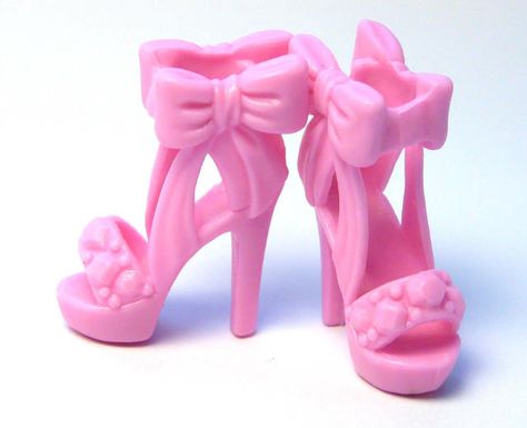 Barbie Heels, Dollhouse Shoes, Fairy Shoes, Barbie Doll Accessories, Barbie Shoes, Kawaii Doll, Barbie World, Doll Accessories, Barbie Dolls