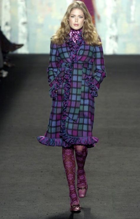 Anna Sui Anna Sui 90s, Tawny Spring, Anna Sui Fashion, Tartan Fashion, Pick Outfits, Lookbook Inspiration, Seasonal Color Analysis, Winter Lookbook, Quirky Fashion