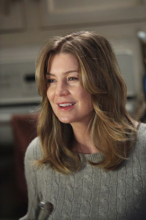 Season 6 Meredith Grey Hair, Life Wallpaper, Ellen Pompeo, Meredith Grey, I Love Her, Grey Hair, Grey's Anatomy, Hairstyles Haircuts, Hair Dos