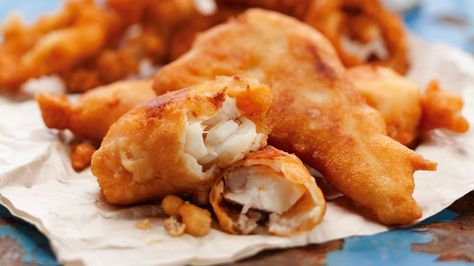 This classic take on a Canadian favourite blends two of our country’s Battered Walleye, Beer Batter Recipe, Walleye Recipes, Fish Batter Recipe, Walleye Fish Recipes, Beer Battered Fish, Beer Battered, Batter Recipe, Battered Fish