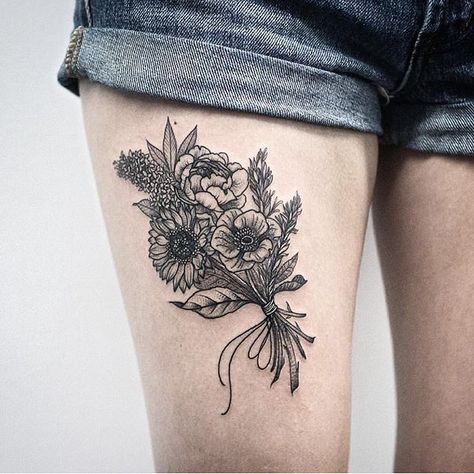 Lovely floral bouquet by @kristiwallsnyc Floral Bouquet Tattoo Thigh, Thigh Bouquet Tattoo, Floral Bunch Tattoo, Bouquet Tattoo Thigh, Flower Bouquet Tattoo Thigh, Flower Bunch Tattoo, Bunch Of Flowers Tattoo, Bouquet Tattoos, Bouquet Of Flowers Tattoo