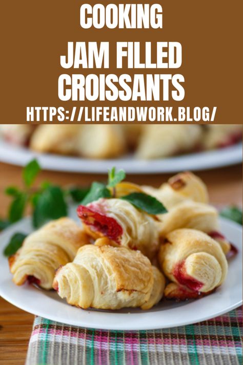 Jam Filled Croissants Filled Croissant Recipe, Jam Croissant, Filled Croissants, Canning Apples, Easy Jam, Brie Recipes, Croissant Recipe, Blackberry Jam, Fruit Preserves