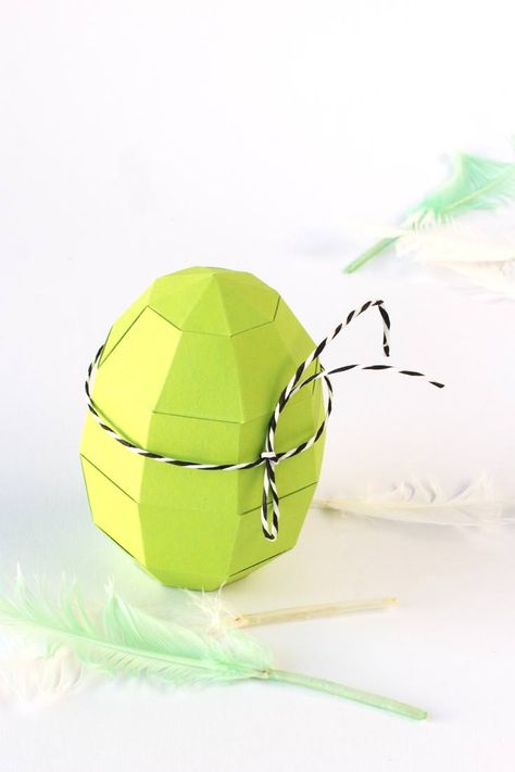 Easter egg paper craft tutorial with free template - choose your color / PaperShape #eastereggs #easter #papercraft #diy Trinket Trading, Easter Egg Template, Egg Template, 3d Templates, Egg Packaging, Egg Ideas, Paper 3d, Paper Craft Tutorials, Easter Eggs Diy