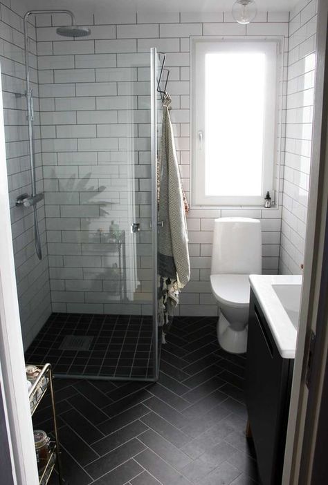 Dark slate herringbone floor, white subway tiles w/dark grout on the walls, for the master bath Bilik Air, Small Bathroom Remodel Designs, Subway Tiles Bathroom, White Bathroom Designs, Bed Platform, Bad Inspiration, Frameless Shower Doors, Bathroom Remodel Designs, Trendy Bathroom