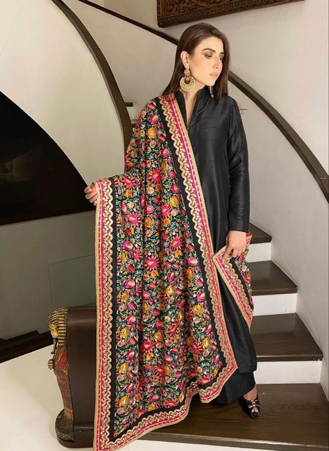 Black Plain Suit With Heavy Dupatta, Simple Suit With Heavy Dupatta, Plain Suit With Heavy Dupatta, Dholki Outfit, Suit With Heavy Dupatta, Black Suit Designs, Frock Salwar, Plain Anarkali, Plain Suit