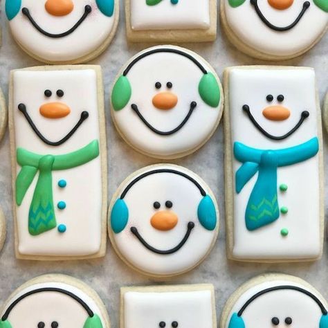 Kue Macaroon, Christmas Sugar Cookies Decorated, Frosted Cookies, Winter Cookie, Sugar Cookie Designs, Xmas Cookies, Fancy Cookies, Creative Cookies, Christmas Cookies Decorated