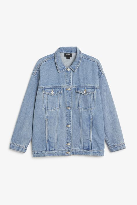 Classic denim jacket - Still waters - Coats & Jackets - Monki GB Jeans Casual Outfit, Casual Outfit Ideas, Stylish Hoodies, Stylish Coat, Classic Denim Jacket, Europe Fashion, Oversized Denim Jacket, Blue Denim Jacket, Denim Jacket Men