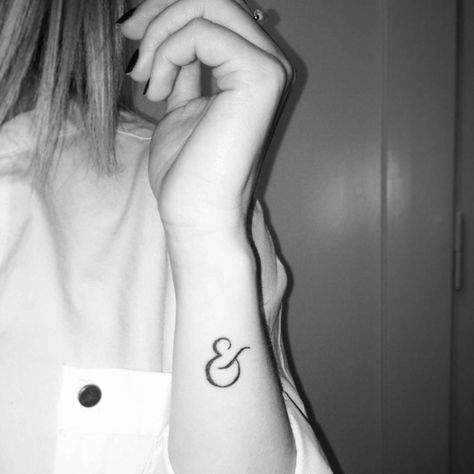 Ampersand Tattoo Meaning, Ampersand Tattoo, Marriage Symbols, Marriage Tattoos, Wedding Symbols, Symbol Tattoo, Initial Tattoo, World Tattoo, E Tattoo