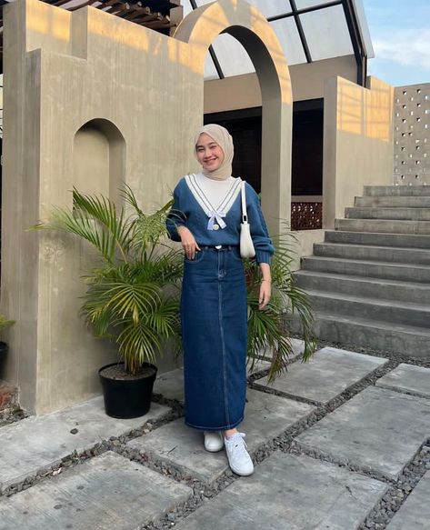 Rok Jeans Ootd, Rok Jeans Hijab Ootd, Ootd Rok Jeans Hijab, Ootd Rok Jeans, Ootd Korean Style Hijab, Outfit Hijab Casual Rok, Full Skirt Outfit, Ootd Cardigan, Outfit Hijab Simple