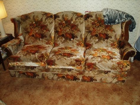 My grandma STILL has this couch! 1980s Interior Design, 1980s Interior, Retro Couch, Floral Couch, Werthers Original, Comfortable Couch, Grandmas House, The Good Old Days, Memory Lane