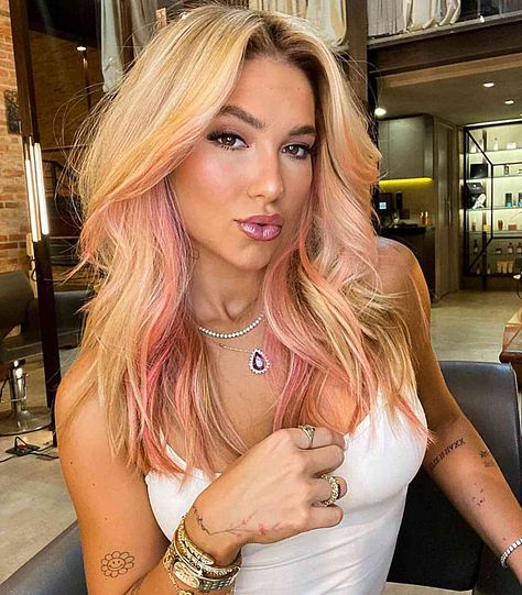 41 Incredible Peekaboo Highlights You Can Copy Pink Peekaboo Hair, Pink Hair Streaks, Pink Hair Highlights, Baby Pink Hair, Blonde Hair With Pink Highlights, Pink Blonde Hair, Peekaboo Hair, Golden Blonde Hair, Straight Blonde Hair