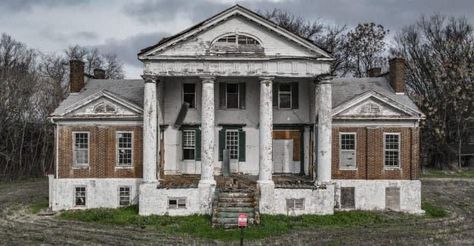 Old Victorian Homes Abandoned Mansions, Alabama Architecture, Old Victorian Mansions, Old Southern Plantations, Abandoned Mansion For Sale, Abandoned Plantations, Antebellum South, Southern Mansions, Southern Plantations