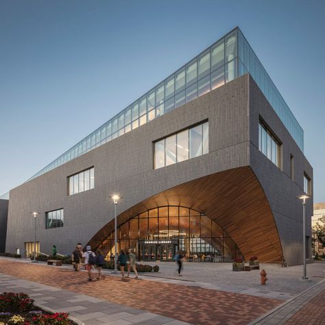 Snøhetta designs Temple University's Charles Library with "unusual geometry" Campus Landscape Design, Campus Design, Timber Architecture, University Architecture, Beautiful Library, Library Architecture, Temple University, Skyscraper Architecture, Famous Architects