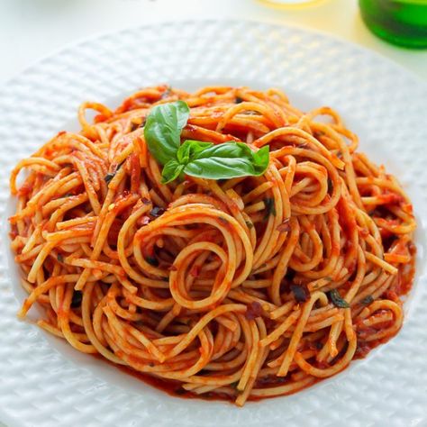 Simple Spaghetti Fra Diavolo - Baker by Nature Fra Diavolo Sauce, Diavolo Sauce, Alessia Russo, Fra Diavolo, Simple Spaghetti, Baker By Nature, Homemade Spaghetti Sauce, Food Motivation, Spaghetti Bolognese