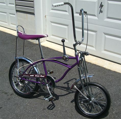 Schwinn Grape Krate Stingray 5-speed - not a motorcycle but it inspired dreams of having one someday Schwinn Vintage, Banana Seat Bike, Schwinn Stingray, Schwinn Bicycles, Modern Bicycle, Schwinn Bike, Bike Touring, Old Bicycle, Retro Bike