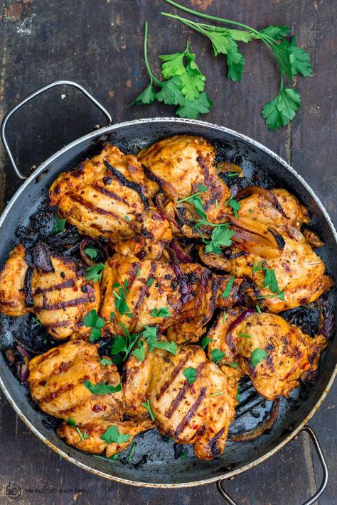 A must-try Harissa Chicken Recipe with garlic, onions, and a quick homemade harissa paste. Video and tips included. Homemade Harissa, Chicken Thighs In Oven, Harissa Recipes, Ripped Recipes, Harissa Chicken, Harissa Paste, Vegan Stew, Clam Recipes, Garlic Recipes