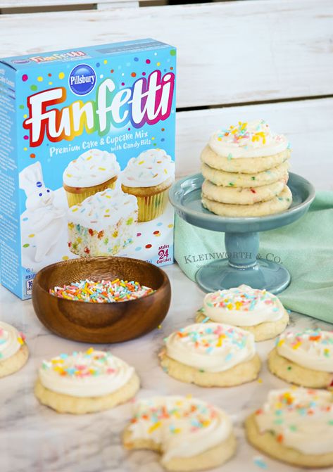 Confetti Cake Mix Cookies, Confetti Cake Cookies, Funfetti Cake Mix Recipes, Gluten Free Funfetti Cake, Funfetti Cookie Recipe, Cookies With Frosting, Funfetti Cake Mix Cookies, Cake Batter Cookies, Boxed Cake Mixes Recipes