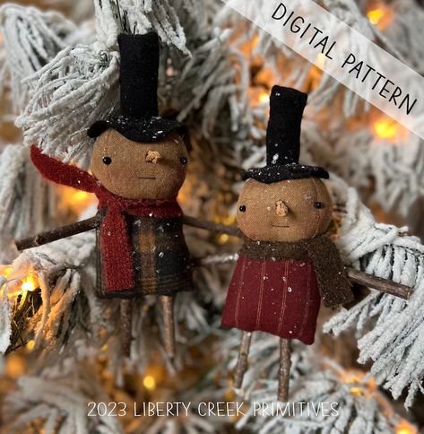 New Primitive Snowman Ornament DIGITAL PATTERN Hello Winter - Etsy Primitive Christmas Crafts Diy, Primitive Snowmen Patterns, Primitive Christmas Crafts, Christmas Orniments, Diy Schneemann, Primitive Christmas Decor, Primitive Snowman, Primitive Santa, Santa Patterns