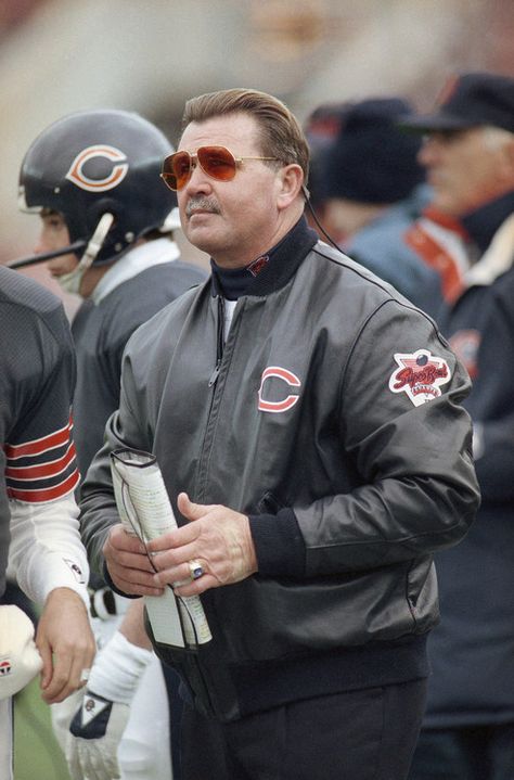 Mike Ditka Classic Shots, 1985 Chicago Bears, Chicago Bears Pictures, Famous Athletes, Mike Ditka, Chicago Sports Teams, Chicago Bears Football, Walter Payton, Football Legends