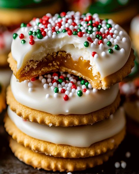 Caramel Ritz Cracker Christmas Cookies | Easy Holiday Treats Ritz Cracker With Rolo Candy, Christmas Cookies Made With Pretzels, Ritz Cracker Holiday Treats, White Chocolate Ritz Crackers, Ritz Cracker Cookies Recipes, Ritz Crackers Christmas Cookies, Ritz Christmas Cookies, Ritz Cracker Christmas Treats, Ritz Cracker Treats