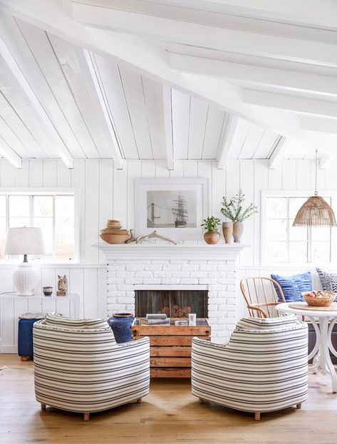 9 Beautiful Beach Style Living Rooms - Town & Country Living Beach Style Living Room, White Brick Fireplace, Beach Style Decorating, Beach House Interior Design, Cottage Living Rooms, Coastal Living Rooms, Beach Cottage Decor, Beach House Interior, Coastal Living Room