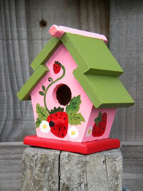 Birdhouse Painting Ideas, Birdhouse Painting, Cute Birdhouse, Mini Birdhouse, Painted Birdhouses, Birdhouse Projects, Cage Decor, Hand Painted Birdhouses, Birdhouse Craft