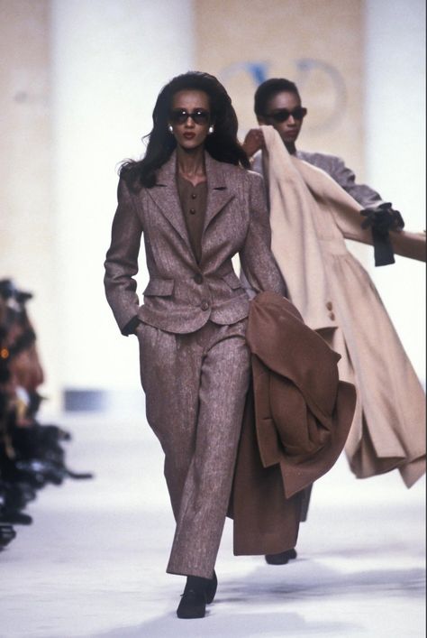 #fashion #runway #80s #1989 #valentino #iman #powerdressing Iman Style 80s, Iman 90s Runway, Power Dressing 80s, Vintage Valentino Runway, Iman Model 80s, 80s Suit Women, Yuppie Aesthetic, 80s Supermodels, Iman Runway