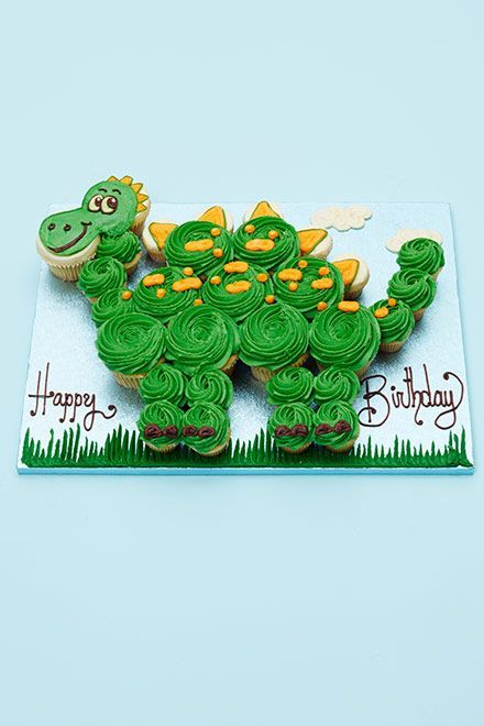 Dinosaur Cupcake Cake, Birthday Cake Boys, Pull Apart Cupcake Cake, Dinosaur Cupcakes, Dinosaur Birthday Cakes, Dinosaur Themed Birthday Party, Dinosaur Pictures, Dinosaur Theme Party, Dinosaur Cake