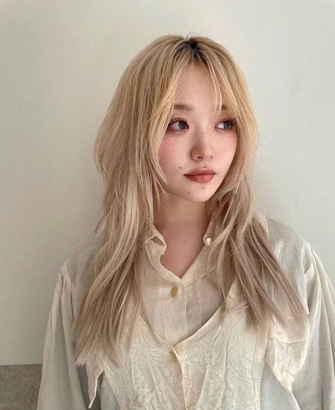 Blond Korean Hair, Blonde Korean Hair, Blonde Hime Cut, Korean Blonde Hair, Blond Hair With Bangs, Asian Blonde Hair, Blonde Dyed Hair, Japanese Hair Color, Blonde Hair Hairstyles