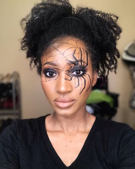 Spiderweb eyeliner is a low-maintenance way to get in the spirit with a last-minute Halloween-themed look. See 18 examples ahead. Halloween Makeup Last Minute, Kids Witch Makeup, Halloween Spider Makeup, Spider Web Makeup, Teaching Ballet, Spider Makeup, Halloween Makeup Diy, Cool Halloween Makeup, Witch Makeup