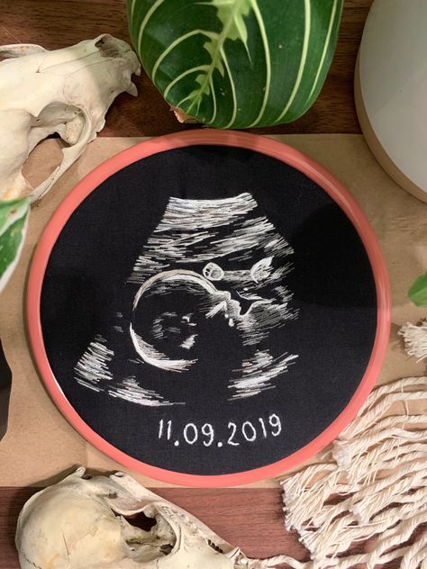 Ultrasound Embroidery, Baby Boy Decorations, Embroidery Hoop Crafts, Diy Embroidery Patterns, Hand Embroidery Projects, Creative Gift Wrapping, Baby Embroidery, Embroidery Gifts, Punch Needle Embroidery