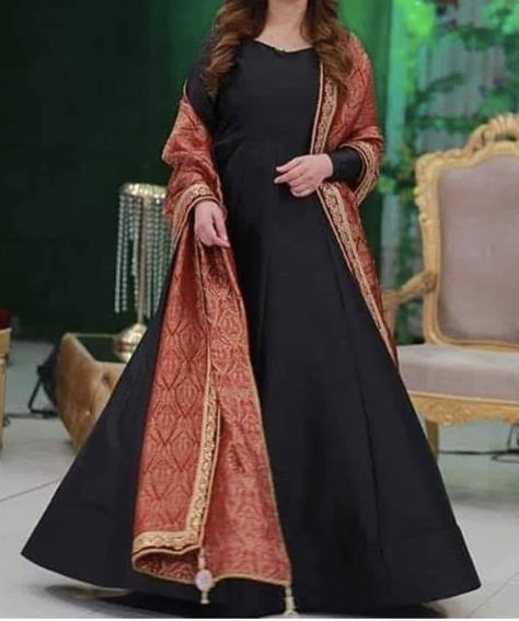 Pakistani Dresses Casual, Pakistani Fashion Party Wear, Pakistani Fancy Dresses, Beautiful Pakistani Dresses, Fancy Dresses Long, Dress Design Patterns, Simple Pakistani Dresses, Beautiful Dress Designs, Designer Party Wear Dresses