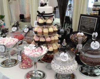 Diy Candy Buffet, 18th Ideas, Wedding Candy Bar, Buffet Dessert, Buffet Signs, Trunk Party, Candy Bar Sign, Diy Dessert, Herbalife Shake Recipes